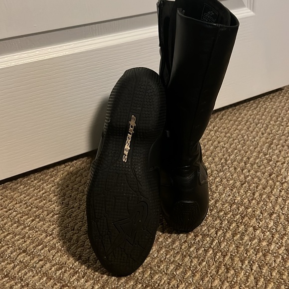 Women motorcycle boots. Excellent condition. Size 8.5. - Picture 4 of 4